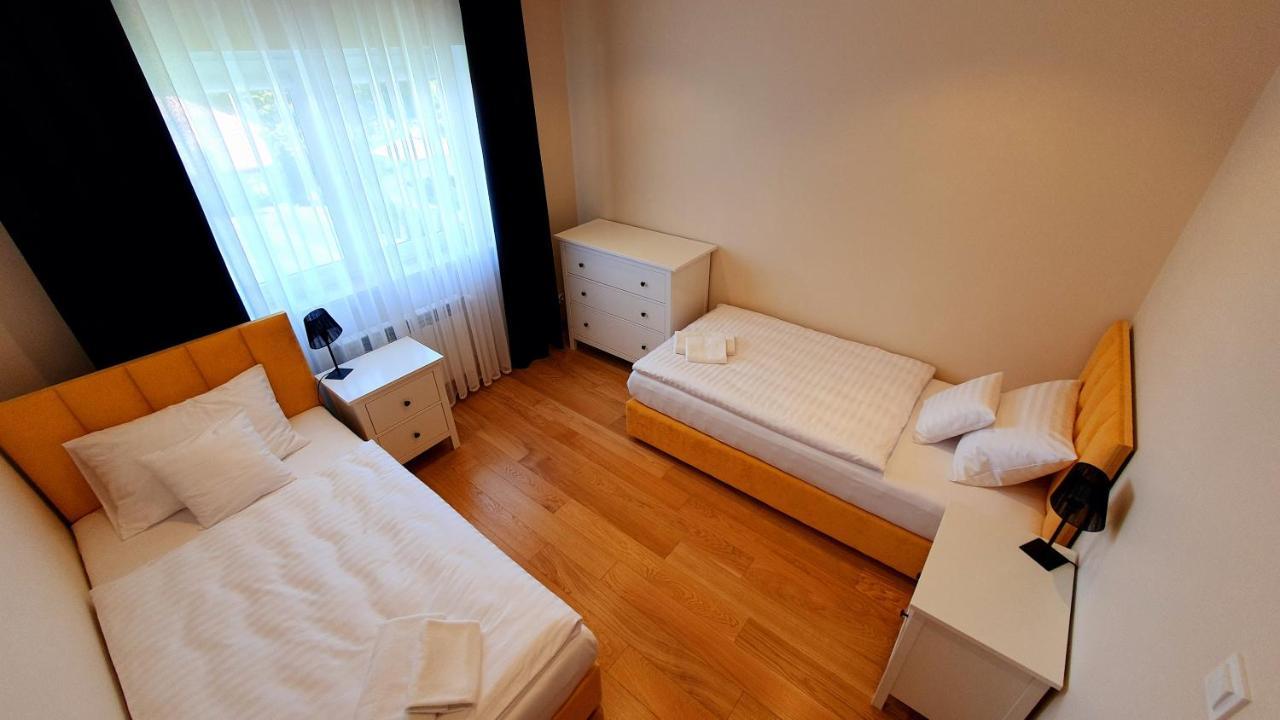 West Guest House Klaudyn ภายนอก รูปภาพ