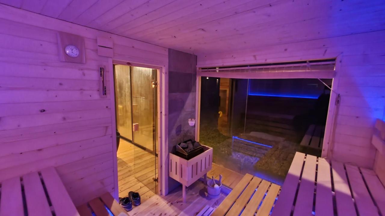 West Guest House Klaudyn ภายนอก รูปภาพ